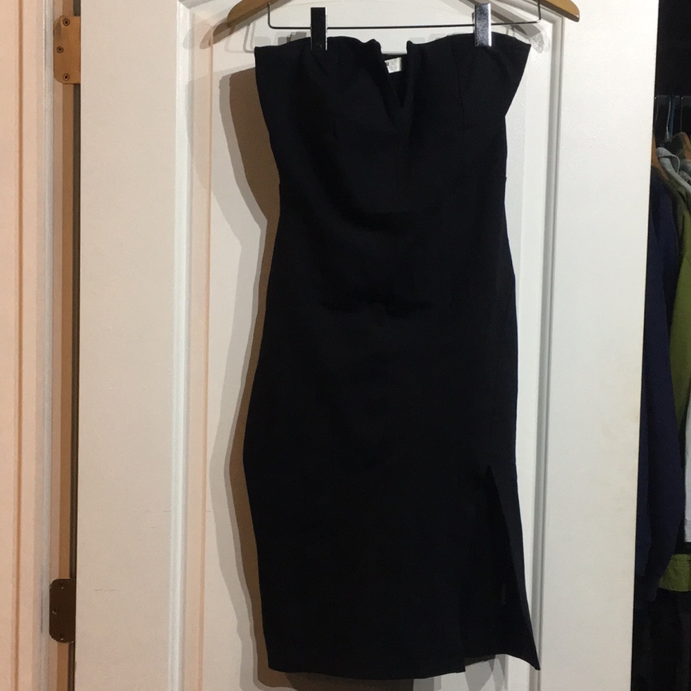 Tube dress with sharp sweetheart neckline